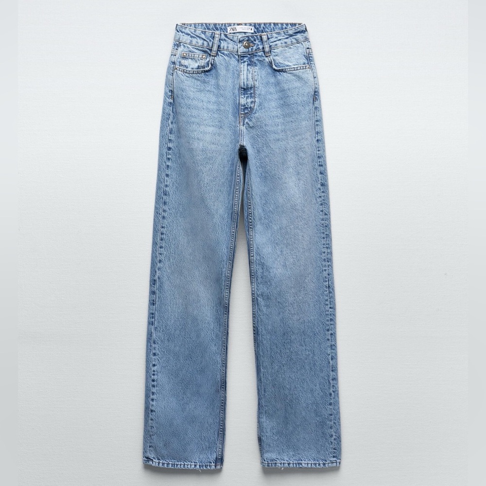🩵 ZARA Lightwash Straight Jeans